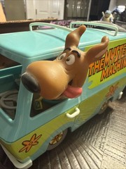 1998 Mystery Machine Scooby Doo battery powered, drives & wobbles Boley Works!