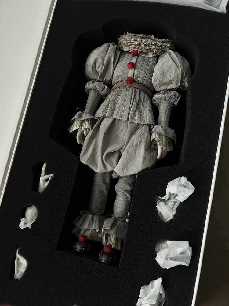 INART Pennywise It Premium Edition Figure, 1/6 Scale