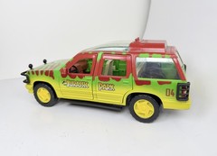 Mattel 2020 Jurassic Park 1993 Ford Explorer Model Car 04 Green Yellow Red