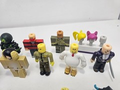 Roblox Jazwares Mix Match Mini Action Figure Accessory Lot of 25+ Pieces No Code