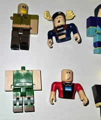 R0BL0X Mixed Figures Lot Of 23 Loose NO CODES