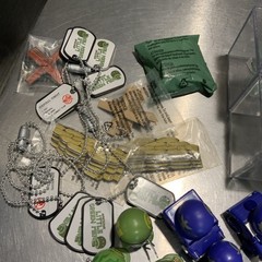 32 MGA Awesome LITTLE GREEN MEN Figure Lot GREEN BLUE With Accessories Dog Tags