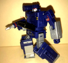 Soundwave Transformers Legacy Decepticon 3.5in figure w mini cassette Takara Tmy