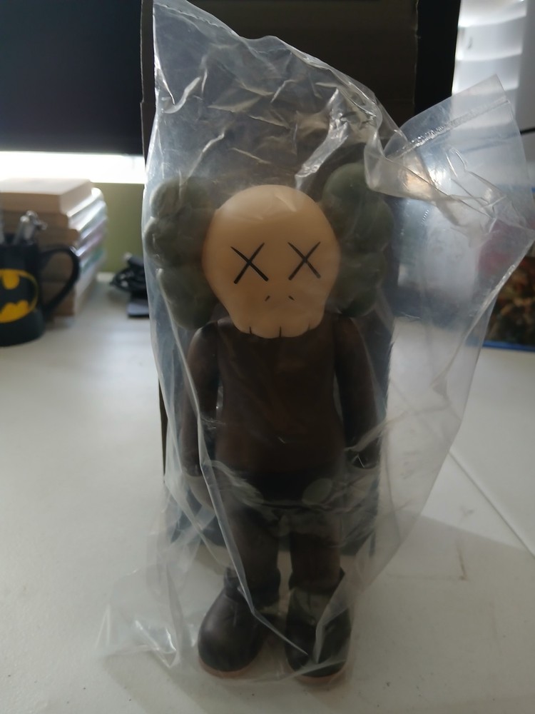 Med | Com Toy 2004 Brown 5 Years Later 8” Vinyl Figure