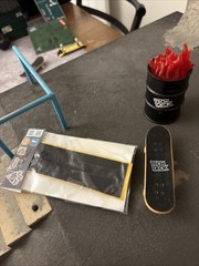 Tech Deck 34mm Real Wood Fingerboard With Lot & Obstacle