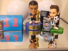 ZURU FIFA Ballers super rare Killian Mbappe & rare Lionel Messi get baller San