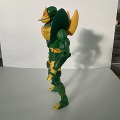 DC Universe Classics NEW GODS – MANTIS (WAVE 9) – ACTION FIGURE