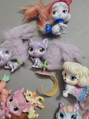 LOT of 32 Disney Princess Palace Pets Furry Tail Glitzy Glitter & Accessories