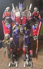 Threezero DLX Transformers Optimus Prime – Revenge of the Fallen