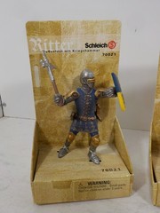 N A327 Schleich Ritter Knights Lot of 2 Foot Soldier & One Red Knight W/ Weapon