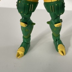DC Universe Classics NEW GODS – MANTIS (WAVE 9) – ACTION FIGURE