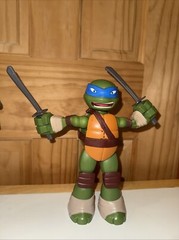 Teenage Mutant Ninja Turtles Lot 2014 Leonardo & Raphael 8″ Viacom Playmates (2)