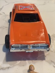 1980 Mego Dukes of Hazzard GENERAL LEE Plastic Toy Model Car And Figures