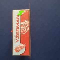 STEVE YZERMAN Detroit Red Wings McFarlane NHL Series 6 Figure w Stanley Cup