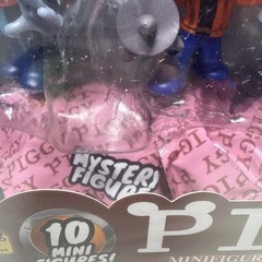 Piggy: Series 2 Mini Figures 10pk ( 3 Mystery ) With DLC Code And Carrying Case!