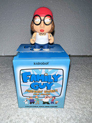 KIDROBOT FAMILY GUY FREAKIN SWEET MINI SERIS VINYL FIGURES SET OF 8 **NEW**