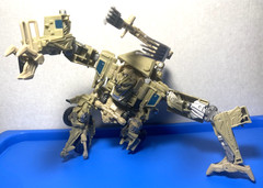 Hasbro Transformers: Studio Series 33 – Voyager Bonecrusher Action Figure