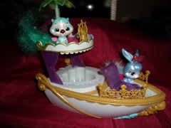 Disney Palace Pets SS Pawcation Royal Yacht with Accessories I.D. PP-1819