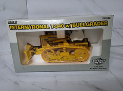 International T-340 w Bullgrader 1:16 1998 ERTL Case III Die Cast MIB NEW 4380