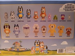 Bluey’s Ultimate Friends & Family Neighborhood Mini 14- Figure Gift Pack NIB