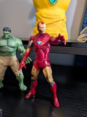 Hasbro MARVEL THE AVENGERS Action Figure Set Disney Store Exclusive Rare! Used