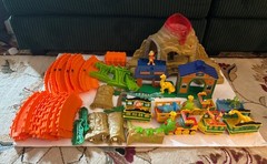 Dinosaur Train Time Tunnel Mountain Motorized Toy Jim Henson PBS + 8 Dino Read