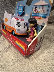 Disney Junior Firebuds Violet and Axl Figure and Ambulance Vehicle Set
