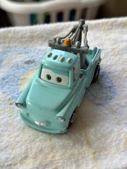 DISNEY Pixar CARS 2008 TOY BLUE Green Paint TOW TRUCK Mattel Tow Mater Diecast