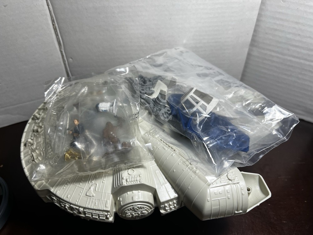 VINTAGE KENNER STAR WARS 1982 MICRO MILLENNIUM FALCON 100% COMPLETE FIGS BAGGIES