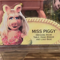 The Muppet Show 25 Years Miss Piggy Dressing Room Figure Palisades 2002