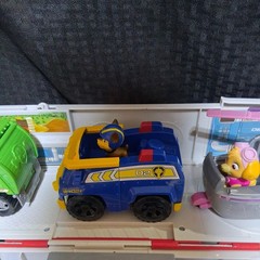Paw Patrol Paw Patroller Semi-Truck Everything that is pictured is included