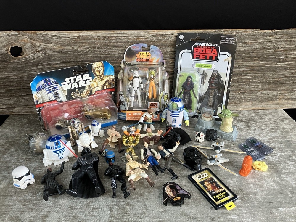 LARGE Star Wars Lot 30 Plus Pieces. Darth Vader, Luke, Hans, Leia Figure action