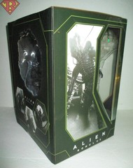SUSPENDED LAB XENOMORPH XX121 Alien Romulus 7″ Scale Action Figure Neca 2025