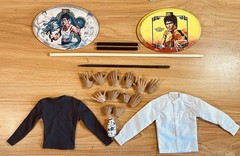 BRUCE LEE 1:6 ENTER THE DRAGON/GAME OF DEATH BOXED SET OF 2 +XTRA HANDS & STANDS