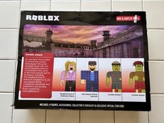 Roblox Zombie Attack Mix & Match Large Playset | 20 Piece Set W Virtual Item
