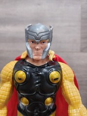 2013 Thor Hasboro Marvel Action Figure w/ Cape & Helmet Black & Gold 12” Tall