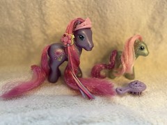 MLP G3 2004 My Little Pony Petal Blossom Flower Flash w/Accessories Purple Pink