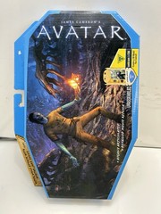 New James Cameron’s Avatar Viper Wolf Attack W/Jake Sully Articulated 2009