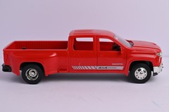 New Ray 1/20 Scale 2020 Chevy Silverado 3500HD Plastic Dually Pickup Truck