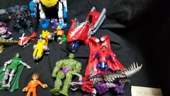 lot of Toys Marvel Transformers Minions pieces parts Lot 1 3B2