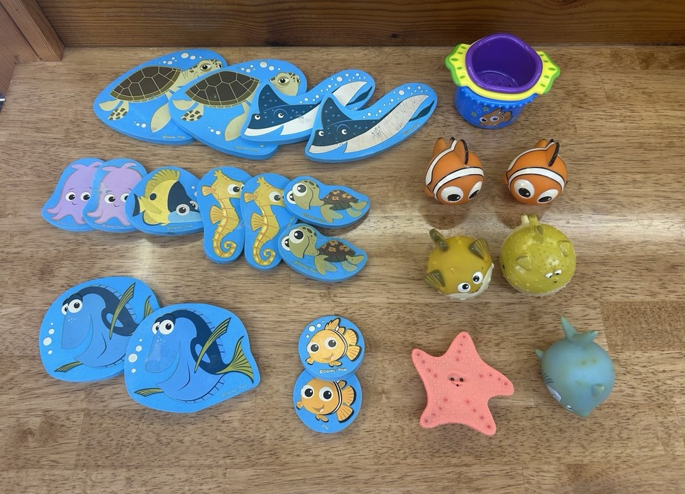 24 Piece Lot Of Finding Nemo And Friends Bath Tub Toys Squirters And Foam Pieces