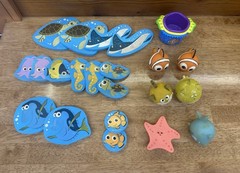 24 Piece Lot Of Finding Nemo And Friends Bath Tub Toys Squirters And Foam Pieces