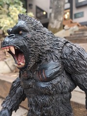 MEZCO King Kong of Skull Island 18 inch Figure With Accessories (no box)