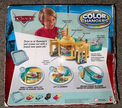2009 MATTEL CARS RAMONE’S COLOR CHANGE Playset NEW *Damaged Box* Original READ