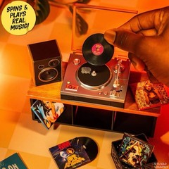 MGA’s Miniverse Real Music Record Player Mini Collectibles Mini Playable Record