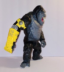 Godzilla x Kong Giant King Kong 11″ Figure with B.E.A.S.T. Glove Playmates 2024