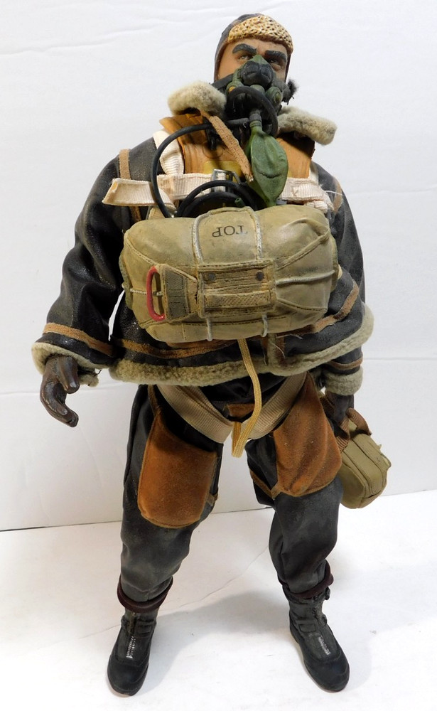 21st Century Toys WW2 Winter B-17 Waist Gunner w/ Parachute Bag Oxygen Mask