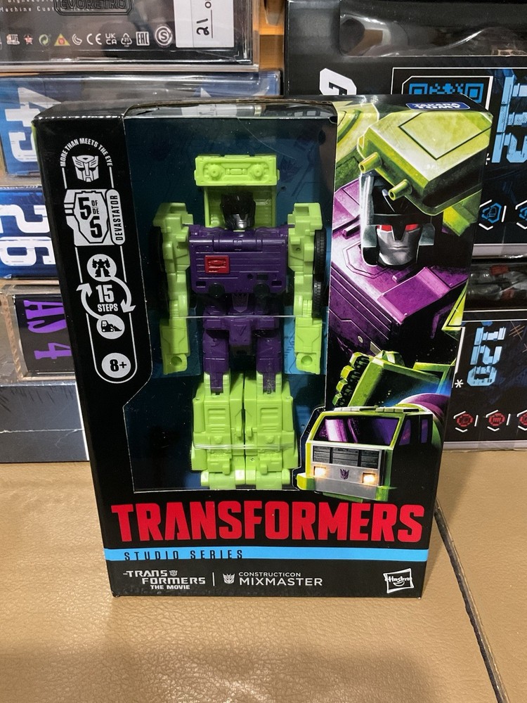 The Transformers: The Movie Studio Series Voyager Class Constructicon Mixmaster