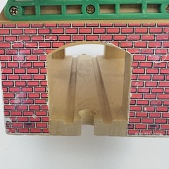 HENRY’S TUNNEL Thomas & Friends Clickety-Clack Wooden Railway 1997 Vintage READ!