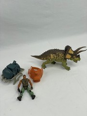 Dino Commander Triceratops Beast Taming Squad Dino and Wrangler Figure Playset